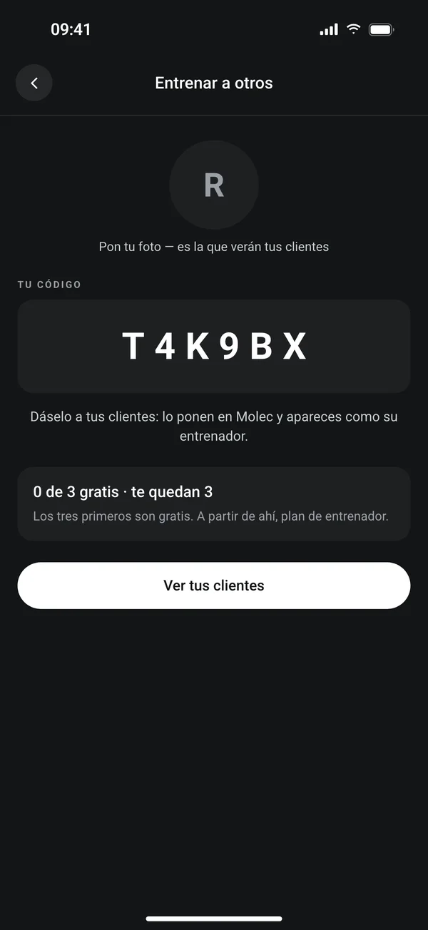 Pantalla de Molec con el código del entrenador recién dado de alta